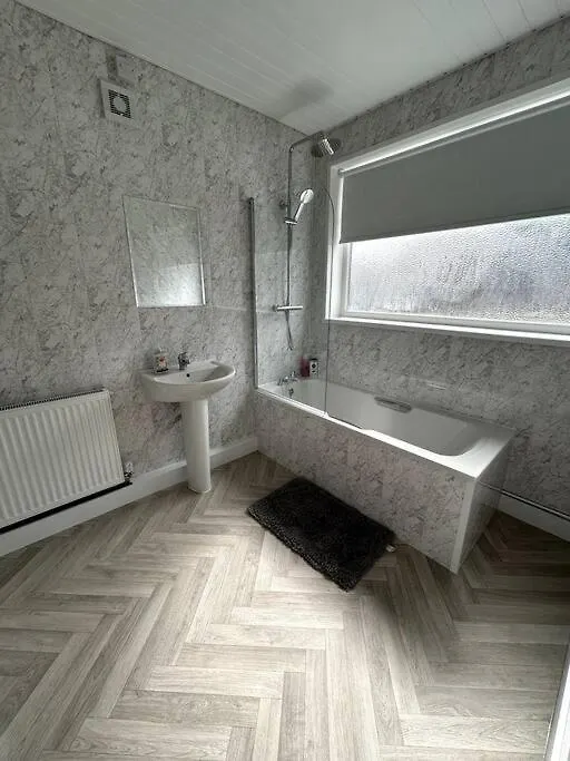 4-Bedroom Semi-Detached Home Swansea L Near Beach L Sleeps 8 L 8 Beds L By Jmt Stays Morriston 0*,