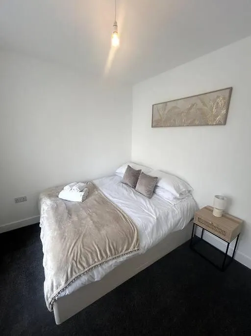 4-Bedroom Semi-Detached Home Swansea L Near Beach L Sleeps 8 L 8 Beds L By Jmt Stays Morriston United Kingdom